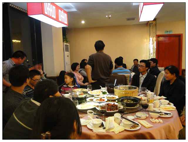 公司在苏州柴火酒店聚餐并召开月末总结大会