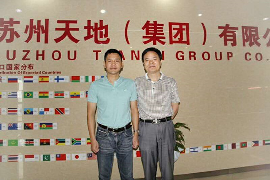 俞总和洪主席合影留念 俞总和洪主席合影留念