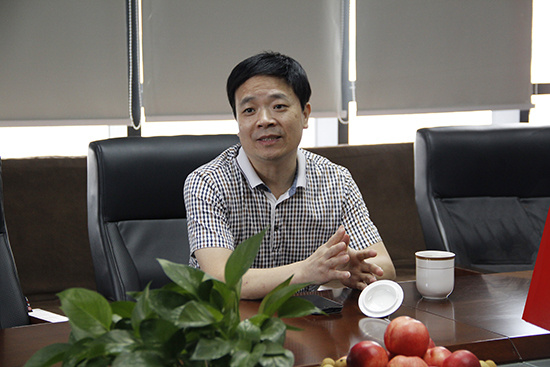 洪主席肯定了天地在营销创新上取得的成就 洪主席肯定了天地在营销创新上取得的成就